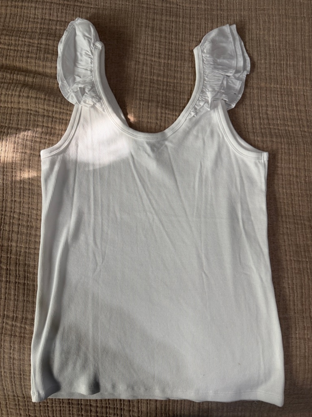 Old Navy White Ruffle Strap Ribbed V-Neck Tank - Picture 6 of 8